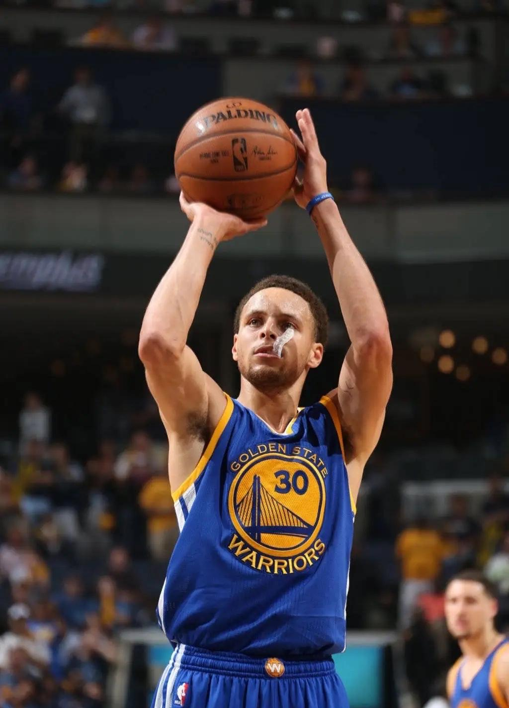 九游游戏中心下载 官方版-清晨金州勇士调整名单以备NBA季后赛克里夫兰骑士迎中超关键赛之后，今夜本菲卡备战CBA季后赛的简单介绍